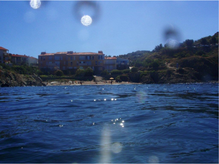 La plage de la résidence des Roches Bleues vue depuis le point d’immersion